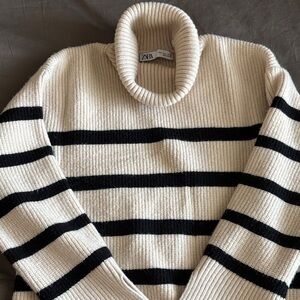 Zara Womens Oversize Cowlneck Knit Sweater Cream and Black Size S Fall/Winter